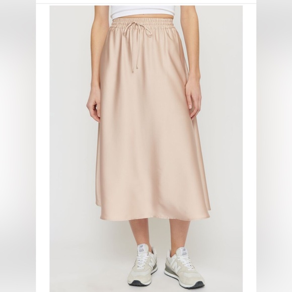 Dynamite Pull-On Satin Midi Skirt Mushroom - Picture 3 of 10